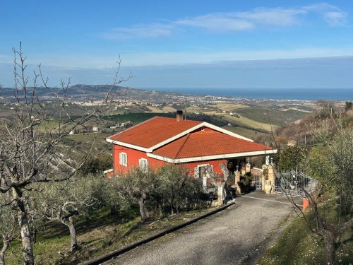 Moradia em Atri