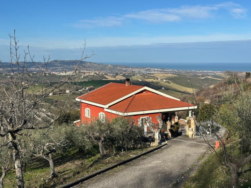 Moradia em Atri