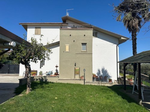 Villa i Alanno