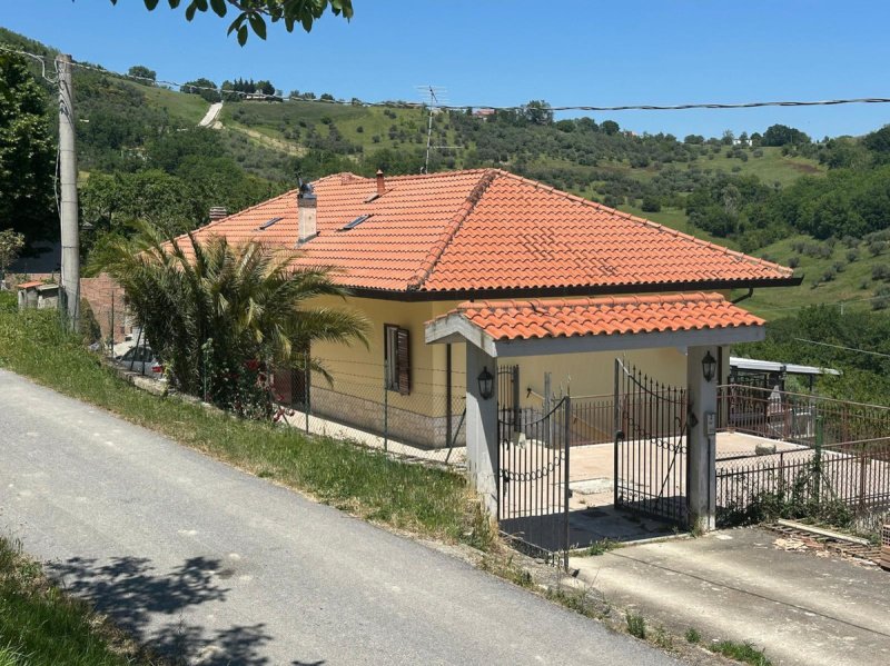 Casa independente em Brittoli