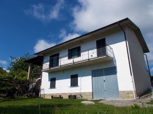 Country house in Belvedere Langhe
