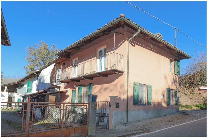 Semi-detached house in Arignano
