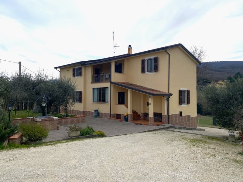 Hus på landet i Giano dell'Umbria