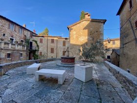 Hus från källare till tak i Rapolano Terme