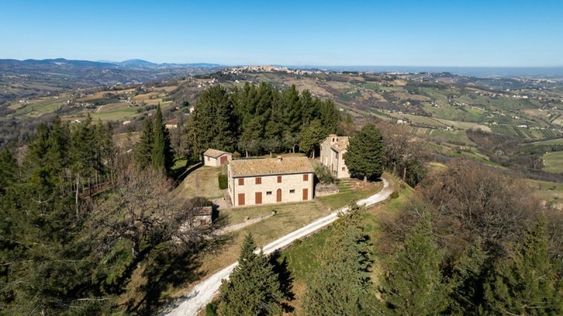 Hus på landet i Cupramontana