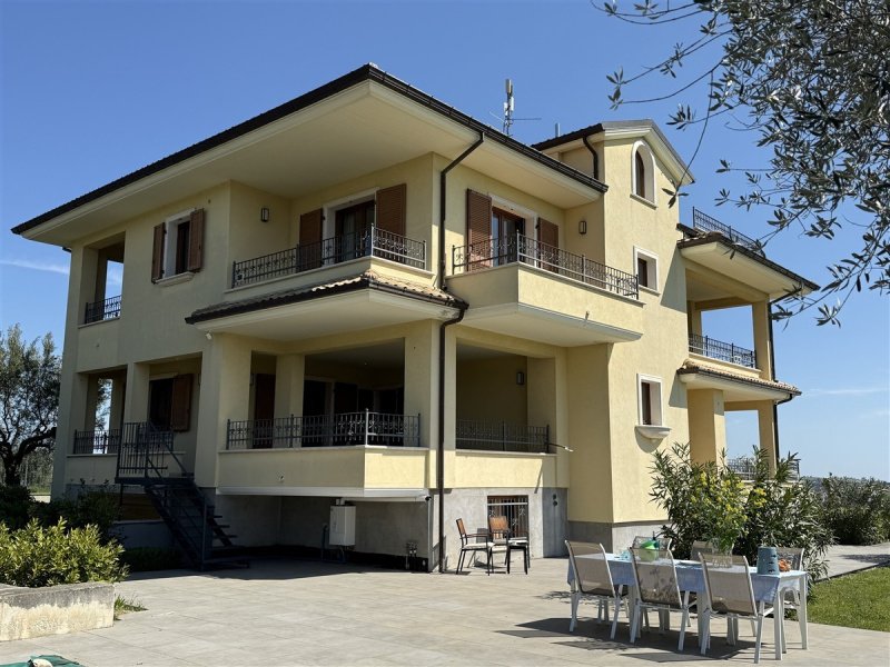Villa in Sant'Egidio alla Vibrata
