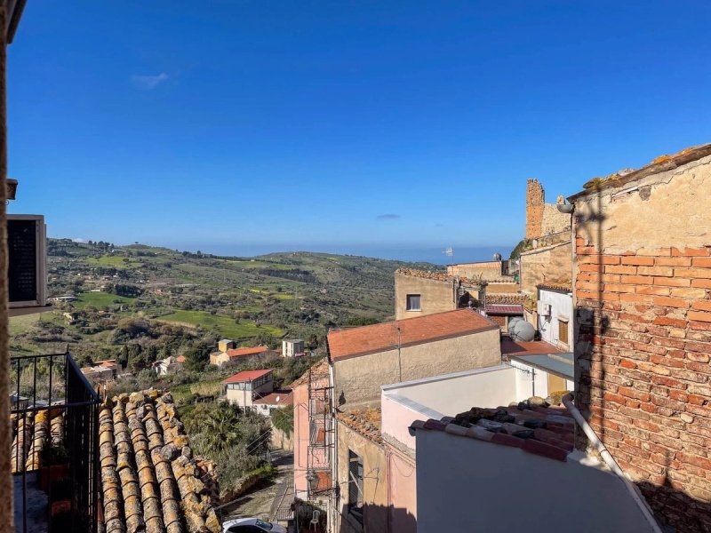 Historiskt hus i Collesano