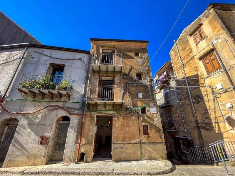 Casa histórica em Collesano