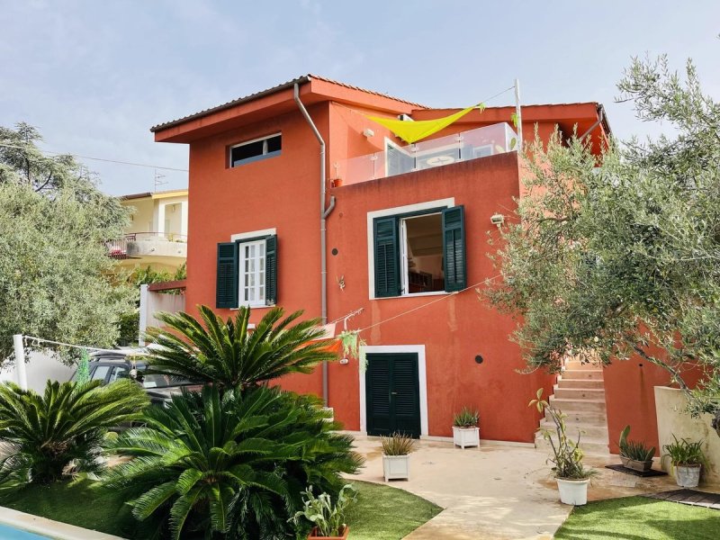 Villa à Valderice