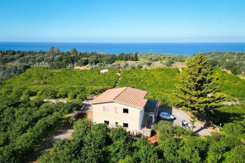 Moradia em Campofelice di Roccella