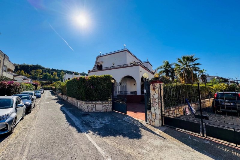 卡斯特尔达恰别墅