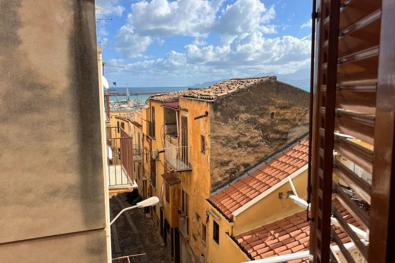 泰尔米尼-伊梅雷塞公寓