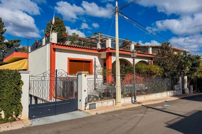 Casa independiente en Santa Flavia