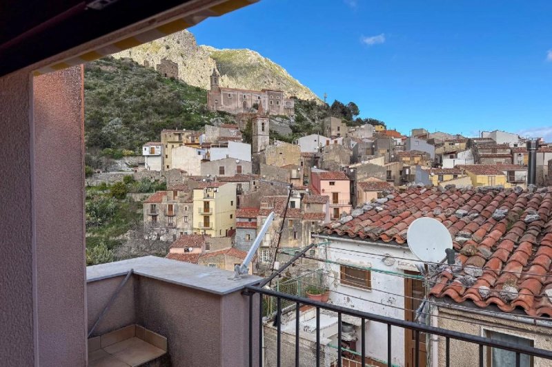 伊斯内洛独栋房屋