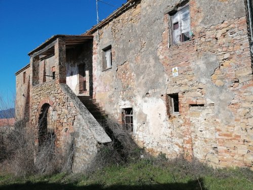 Klein huisje op het platteland in Volterra