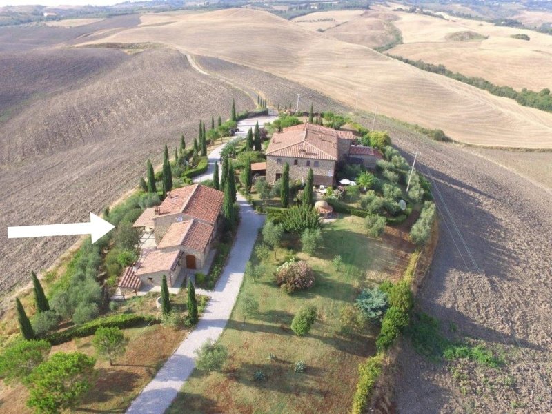 Klein huisje op het platteland in Volterra