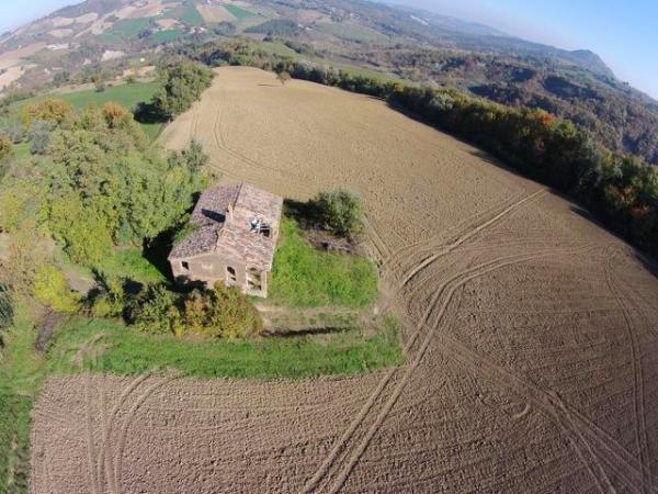 Klein huisje op het platteland in Monte San Martino