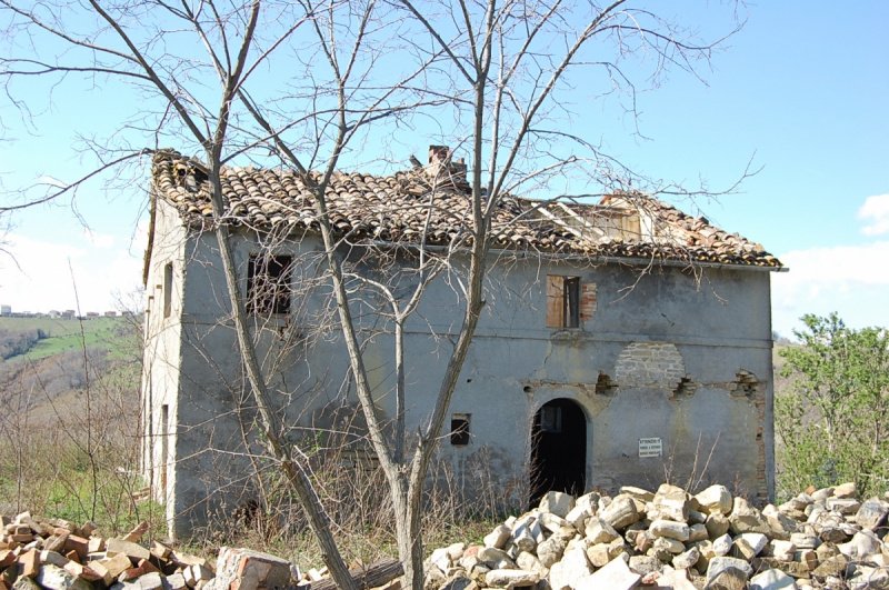 Klein huisje op het platteland in Sant'Angelo in Pontano