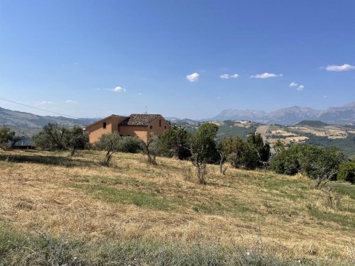 Hus på landet i Penna San Giovanni