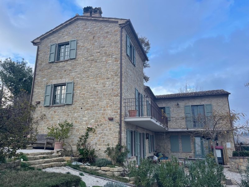 Hus på landet i Penna San Giovanni
