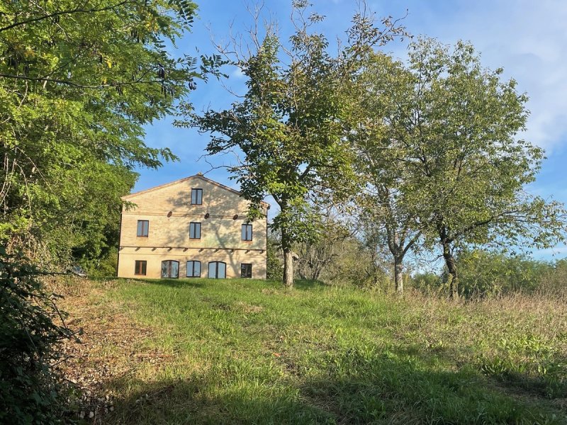 Klein huisje op het platteland in Penna San Giovanni