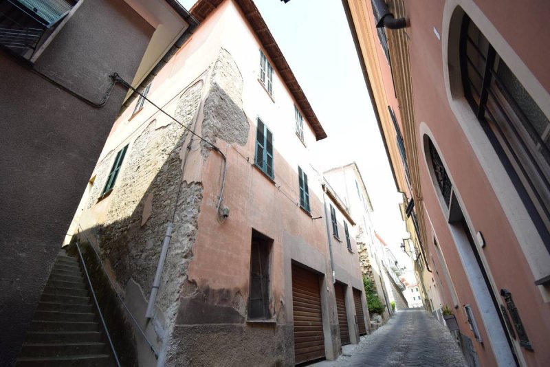 Сельский дом в Диано-Кастелло