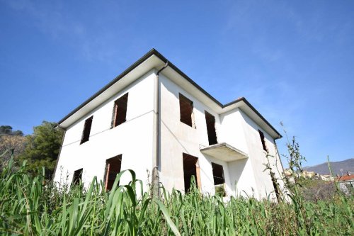 Einfamilienhaus in Diano Arentino