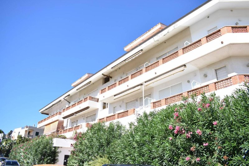 Apartment in Diano Castello