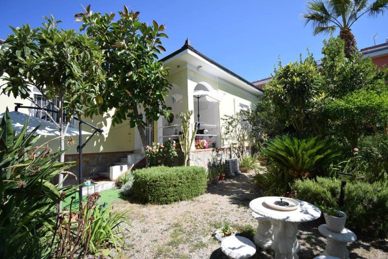 Villa in Diano Castello