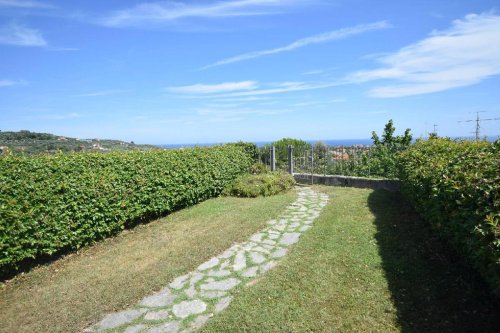 Apartment in Diano Castello