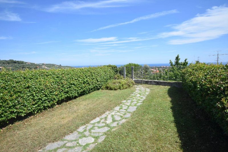 Apartment in Diano Castello