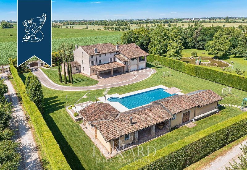 Вилла в Кастель-Гоффредо