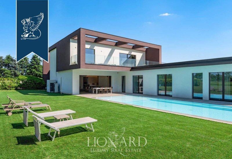 阿格拉泰布里安扎别墅