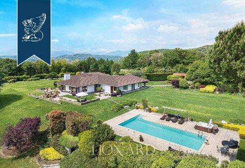 Moradia em Montano Lucino