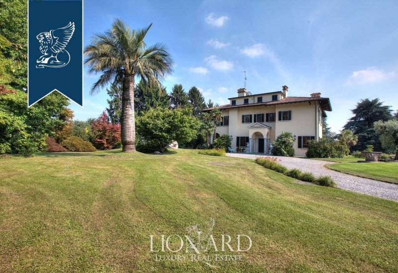 Villa in Arosio