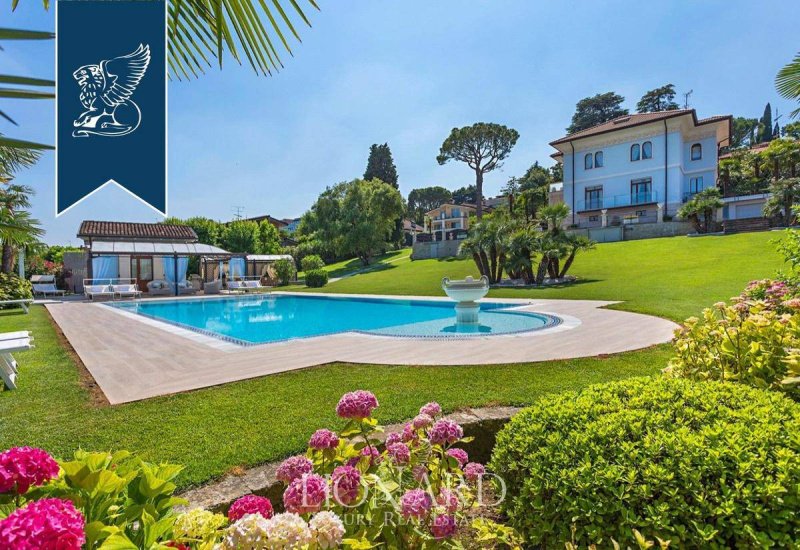 加尔达湖群滨代森扎诺别墅