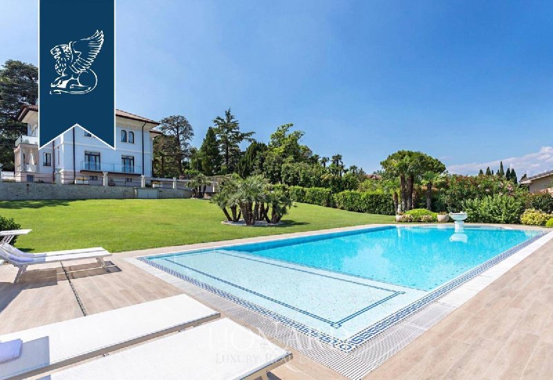 加尔达湖群滨代森扎诺别墅