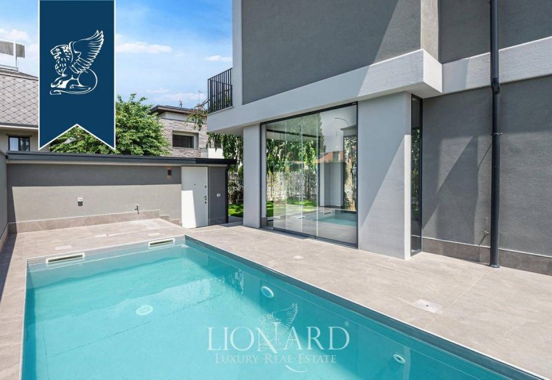 Villa en Vedano al Lambro