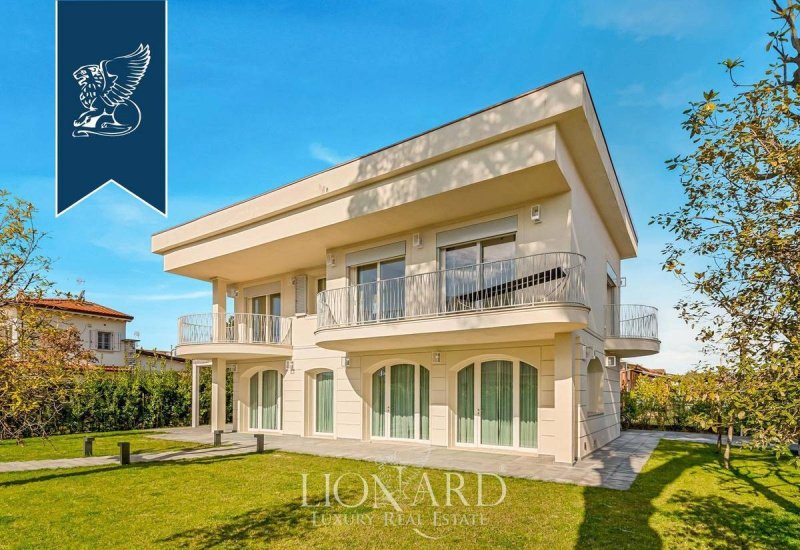 Villa a Forte dei Marmi
