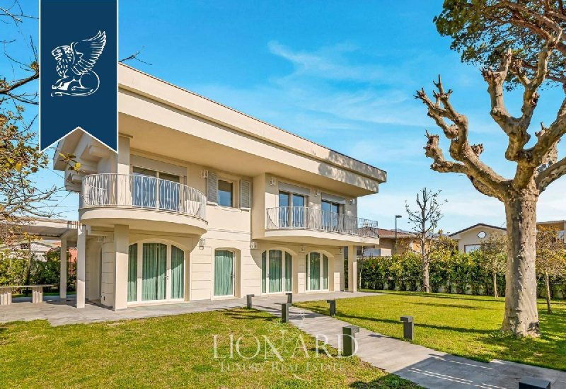 Villa a Forte dei Marmi