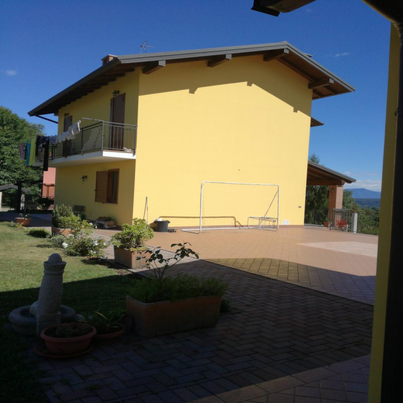 House in Borgo Ticino