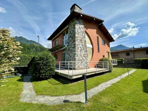 Detached house in Carlazzo
