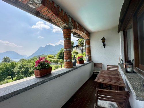 Apartment in Carlazzo