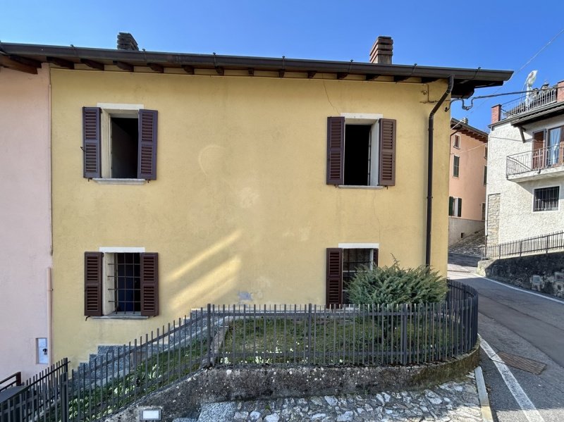 Casa indipendente a Cerano d'Intelvi