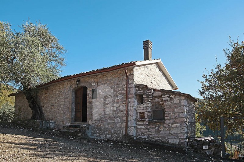 Klein huisje op het platteland in Cottanello