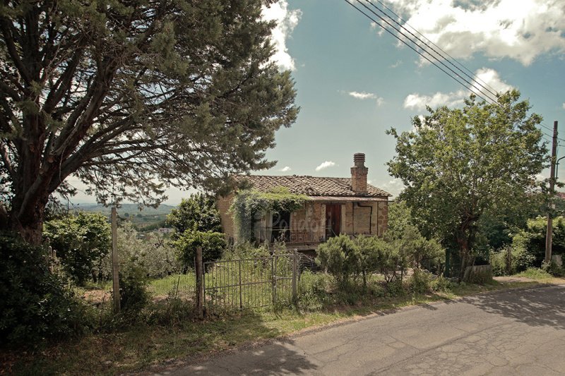 Klein huisje op het platteland in Montebuono