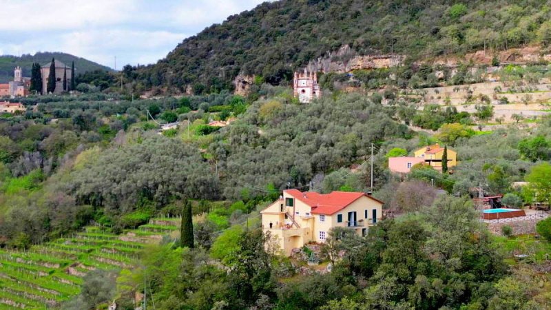 Casa indipendente a Finale Ligure