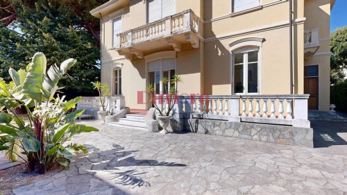 Half-vrijstaande woning in Loano