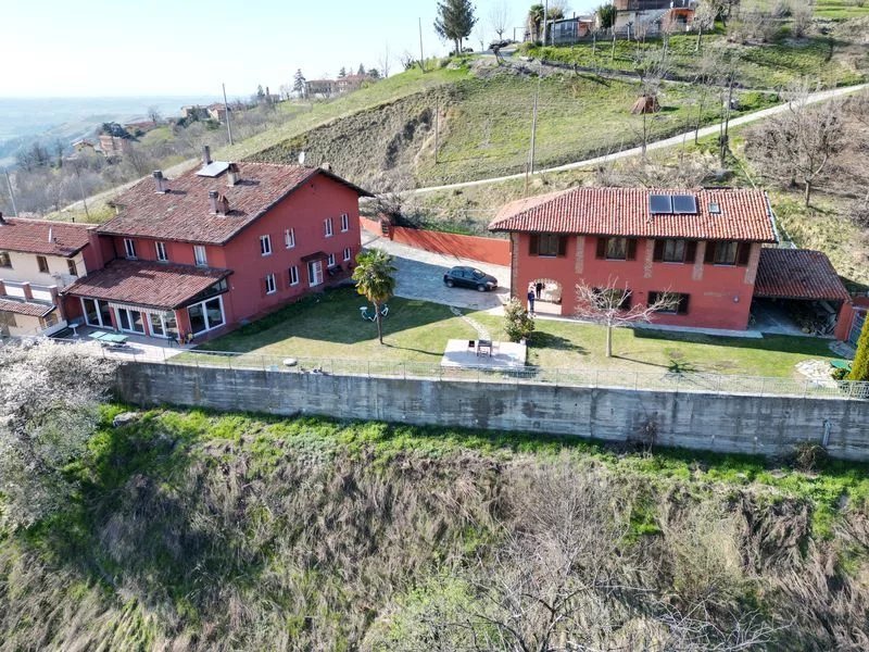 Klein huisje op het platteland in Farigliano