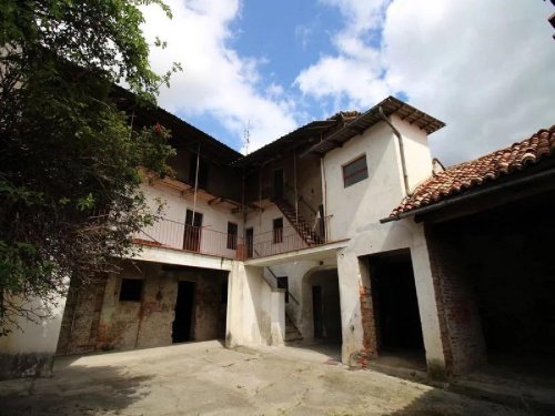 Historiskt hus i Novello